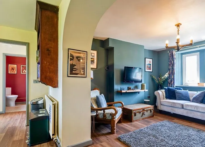 Gorgeous Rural 4 Bed Farm Cottage - With Hot Tub!