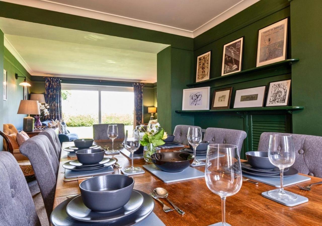 Gorgeous Rural 4 Bed Farm - With Hot Tub! *