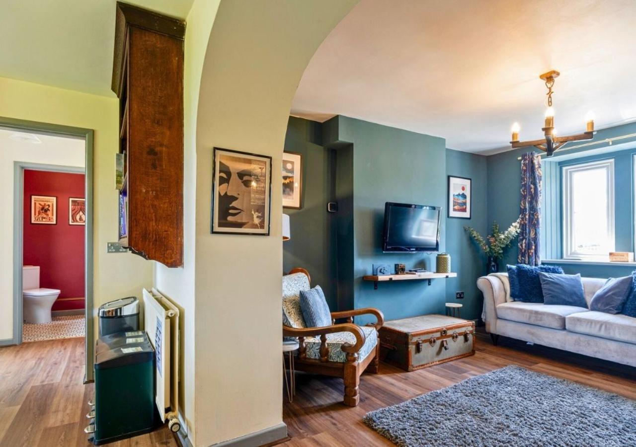 Gorgeous Rural 4 Bed Farm - With Hot Tub! Holiday home Norton St Philip