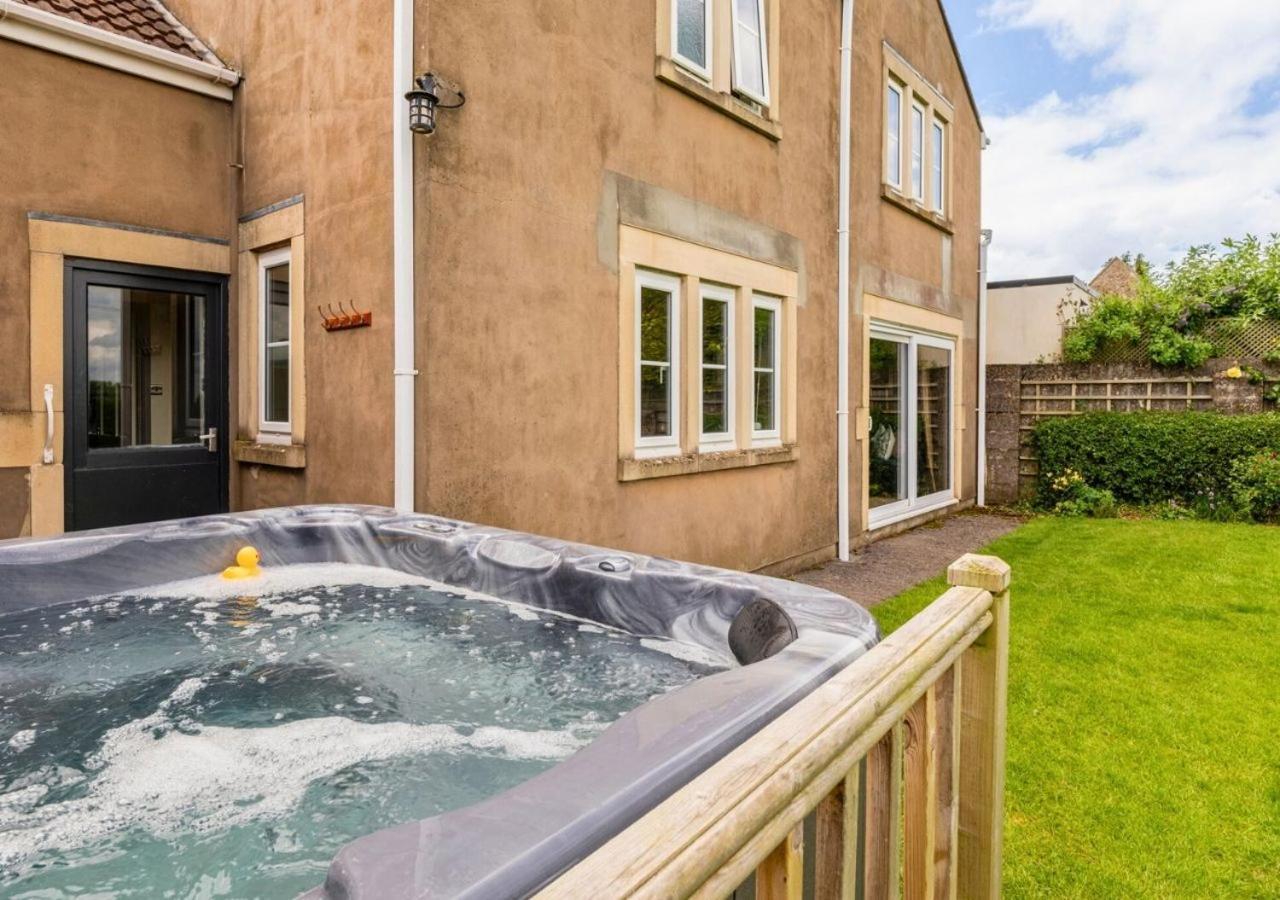 Gorgeous Rural 4 Bed Farm - With Hot Tub!