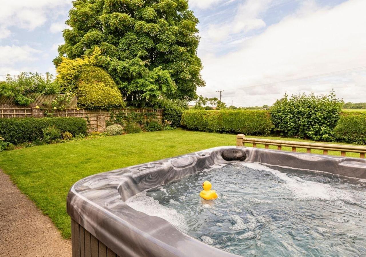 Gorgeous Rural 4 Bed Farm - With Hot Tub! Holiday home Norton St Philip