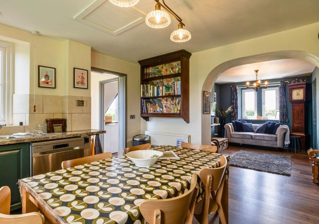 Gorgeous Rural 4 Bed Farm - With Hot Tub! Holiday home Norton St Philip