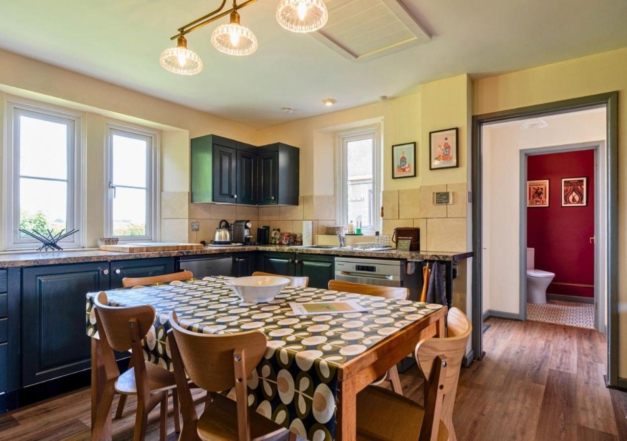 Gorgeous Rural 4 Bed Farm - With Hot Tub! Holiday home