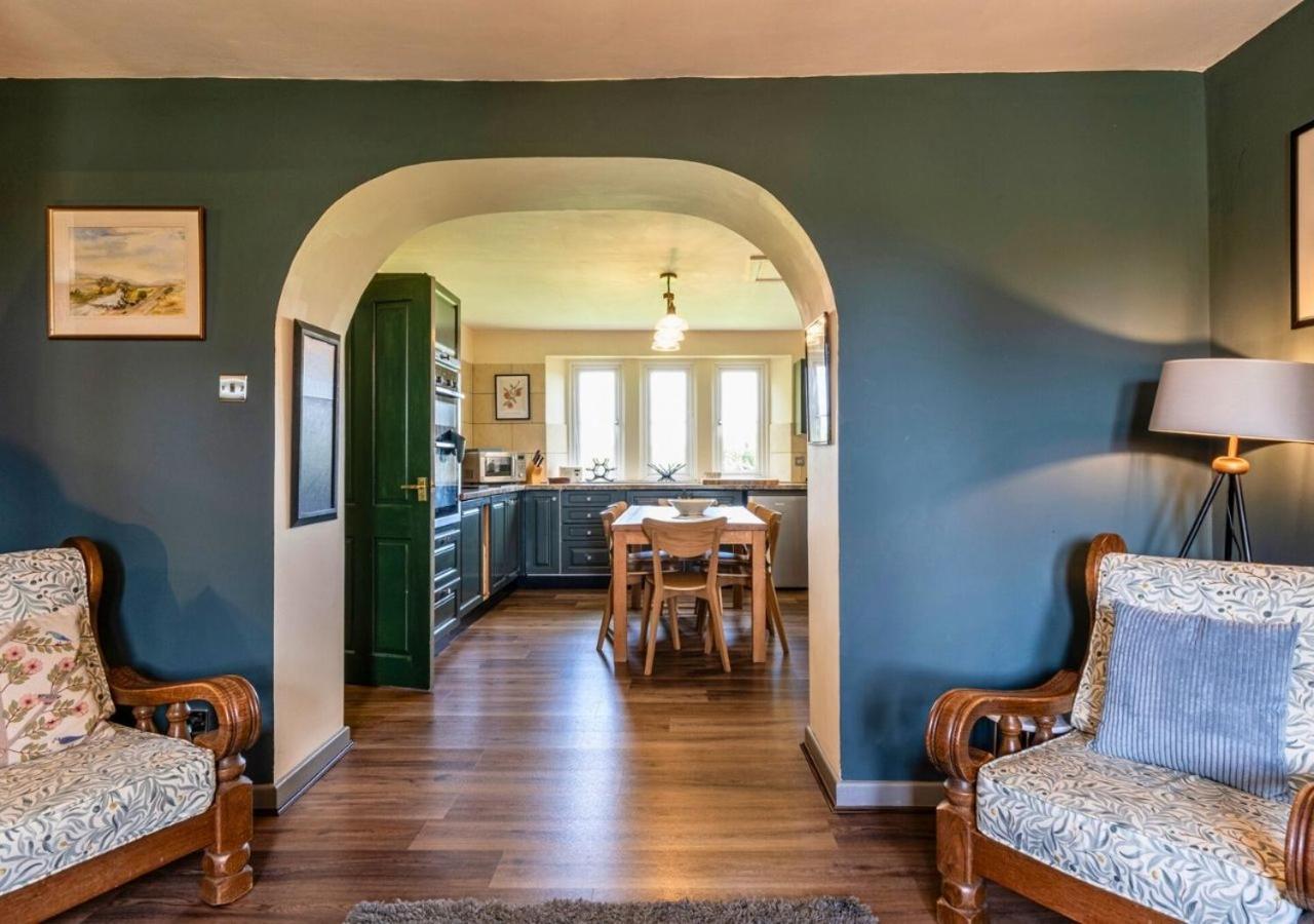Gorgeous Rural 4 Bed Farm - With Hot Tub! Holiday home *
